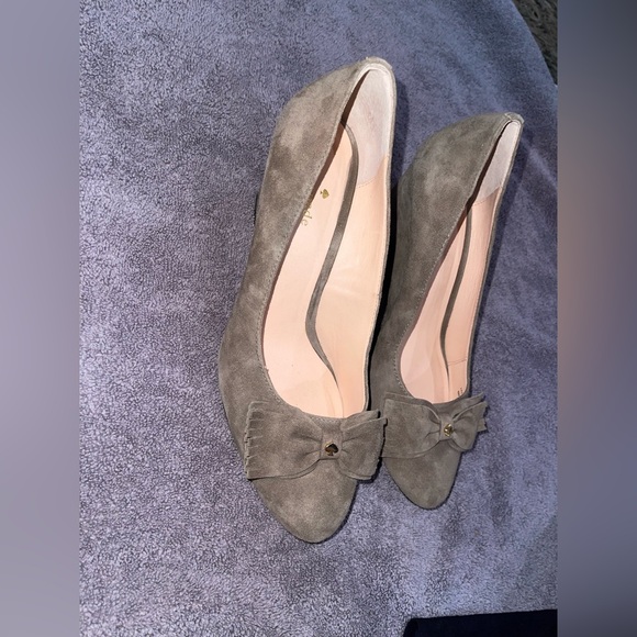 Kate Spade Wedge Heels - Gray Slightly Green Suede w/ Fringe Bow - Picture 5 of 15